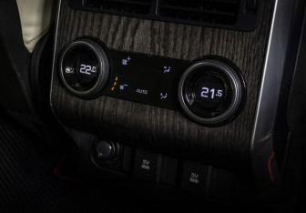 Подержанный автомобиль Land Rover Range Rover Sport 2018 года (19 фото)