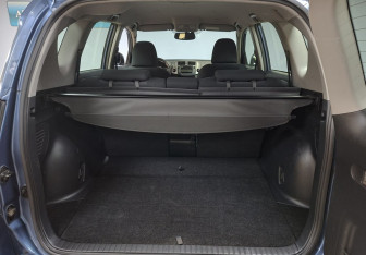 Подержанный автомобиль Toyota RAV4 2011 года (12 фото)