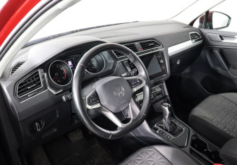 Подержанный автомобиль Volkswagen Tiguan 2021 года (9 фото)