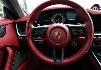 Подержанный автомобиль Porsche 911 Coupe 2023 года (17 фото)
