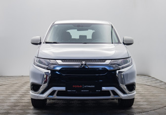 Подержанный автомобиль Mitsubishi Outlander 2022 года (8 фото)
