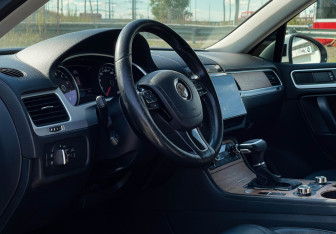 Подержанный автомобиль Volkswagen Touareg 2013 года (12 фото)
