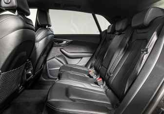 Подержанный автомобиль Audi Q8 2018 года (10 фото)