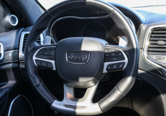 Подержанный автомобиль Jeep Grand Cherokee 2018 года (16 фото)