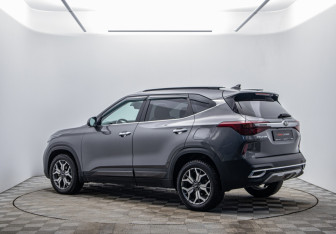 Подержанный автомобиль Kia Seltos 2021 года (7 фото)