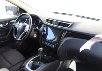 Подержанный автомобиль Nissan Qashqai 2017 года (10 фото)
