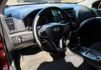 Подержанный автомобиль Hyundai i40 Sedan 2013 года (12 фото)