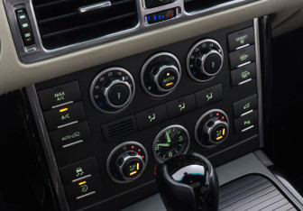 Подержанный автомобиль Land Rover Range Rover 2010 года (17 фото)