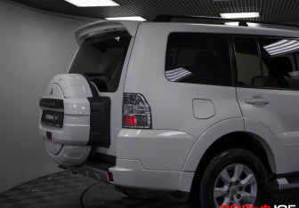 Подержанный автомобиль Mitsubishi Pajero 2011 года (20 фото)