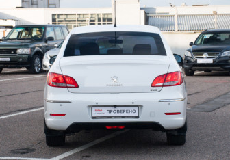 Подержанный автомобиль Peugeot 408 2014 года (6 фото)