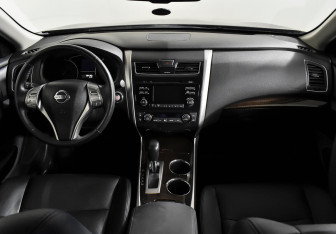 Подержанный автомобиль Nissan Teana 2015 года (9 фото)