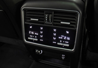 Подержанный автомобиль Porsche Cayenne 2020 года (25 фото)