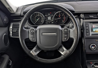 Подержанный автомобиль Land Rover Discovery 2017 года (22 фото)