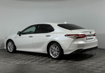 Подержанный автомобиль Toyota Camry Sedan 2019 года (7 фото)
