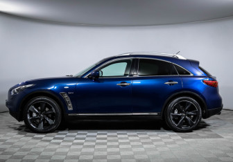 Подержанный автомобиль Infiniti QX70 2014 года (8 фото)