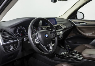 Подержанный автомобиль BMW X3 2020 года (10 фото)