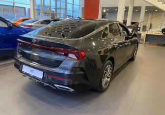 Новый Kia K5 2025 (4 фото)