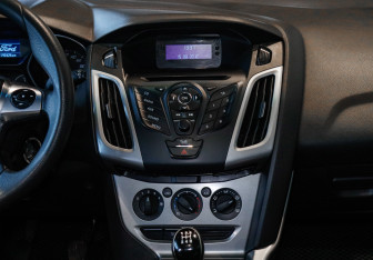 Подержанный автомобиль Ford Focus Hatchback 2012 года (10 фото)