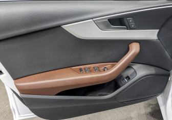 Подержанный автомобиль Audi A4 Sedan 2019 года (19 фото)