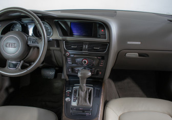 Подержанный автомобиль Audi A5 Coupe 2012 года (11 фото)