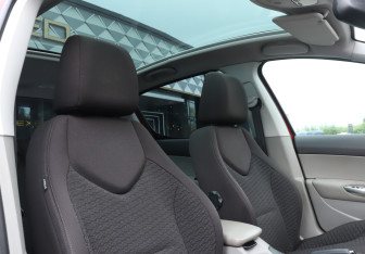 Подержанный автомобиль Peugeot 308 Hatchback 2010 года (14 фото)
