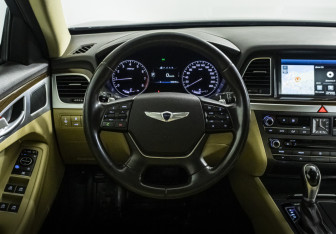 Подержанный автомобиль Hyundai Genesis 2014 года (12 фото)