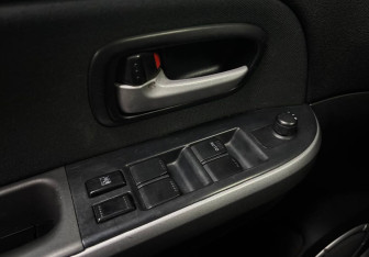 Подержанный автомобиль Suzuki Grand Vitara 2014 года (23 фото)