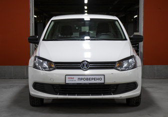 Подержанный автомобиль Volkswagen Polo Sedan 2013 года (2 фото)