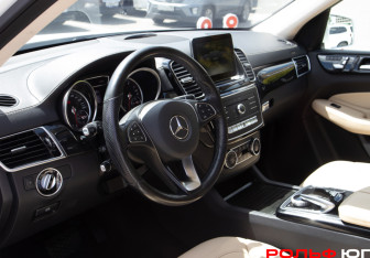 Подержанный автомобиль Mercedes-Benz GLE 2016 года (10 фото)