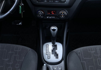 Подержанный автомобиль Kia Rio Sedan 2013 года (12 фото)