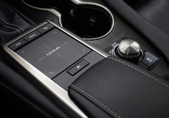 Подержанный автомобиль Lexus RX 2021 года (18 фото)