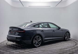 Подержанный автомобиль Audi A5 Liftback 2022 года (5 фото)