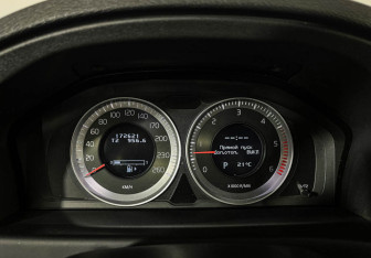 Подержанный автомобиль Volvo XC70 2011 года (11 фото)