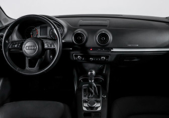 Подержанный автомобиль Audi A3 Sedan 2016 года (12 фото)