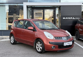 Подержанный автомобиль Nissan Note 2007 года (3 фото)