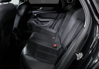 Подержанный автомобиль Audi A6 Sedan 2020 года (10 фото)