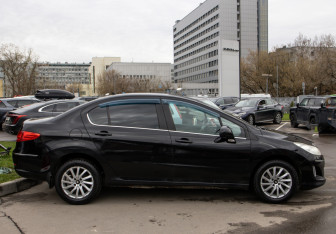 Подержанный автомобиль Peugeot 408 2013 года (3 фото)