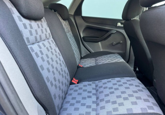 Подержанный автомобиль Ford Focus Hatchback 2009 года (11 фото)