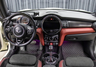 Подержанный автомобиль MINI Hatch 2016 года (15 фото)