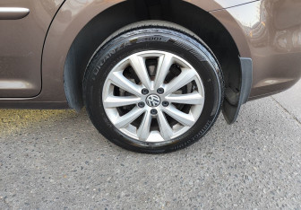 Подержанный автомобиль Volkswagen Touran 2012 года (12 фото)