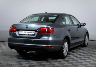 Подержанный автомобиль Volkswagen Jetta Sedan 2012 года (5 фото)