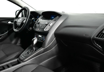 Подержанный автомобиль Ford Focus Wagon 2017 года (7 фото)