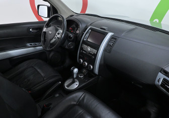 Подержанный автомобиль Nissan X-Trail 2011 года (9 фото)