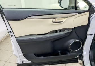 Подержанный автомобиль Lexus NX 2021 года (18 фото)