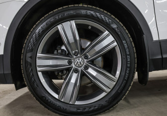 Подержанный автомобиль Volkswagen Tiguan 2018 года (22 фото)