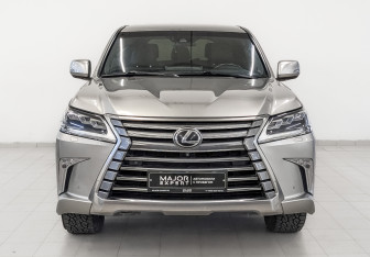 Подержанный автомобиль Lexus LX 2019 года (2 фото)