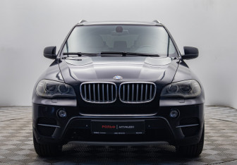 Подержанный автомобиль BMW X5 2011 года (8 фото)