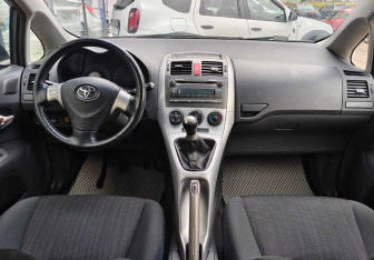 Подержанный автомобиль Toyota Auris Hatchback 2007 года (9 фото)