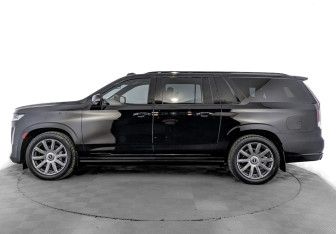 Подержанный автомобиль Cadillac Escalade Suv 2023 года (8 фото)