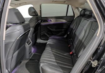 Подержанный автомобиль Hongqi H5 2024 года (18 фото)